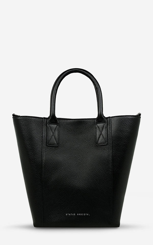 medium sized leather bag in black