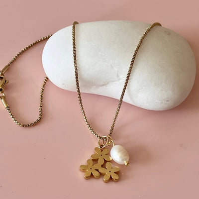 Penny Foggo - Triple Daisy and Pearl Necklace | Gold